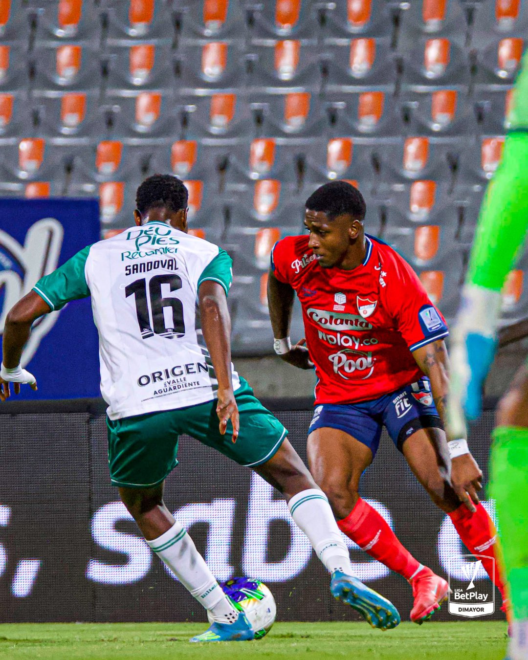 Medellín venció al Deportivo Cali con un gol agónico y se mete en la pelea por el liderato