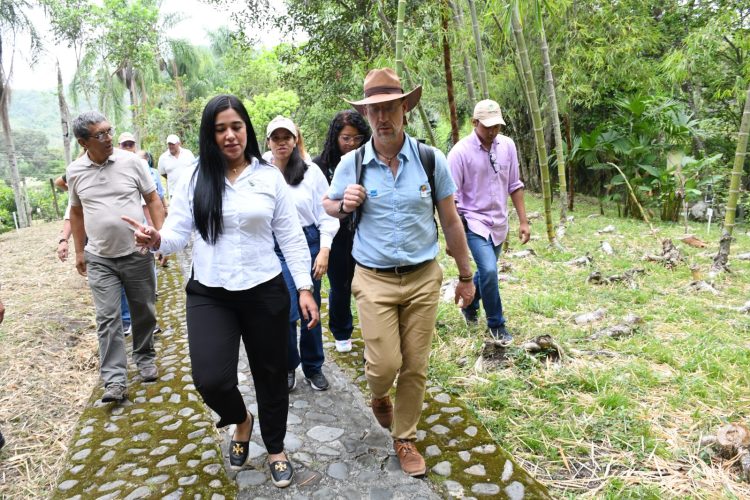 SE CUMPLIÓ PRIMER VISITA AL JARDÍN BOTÁNICO DE TULUÁ PARA PROCESO DE FORTALECIMIENTO